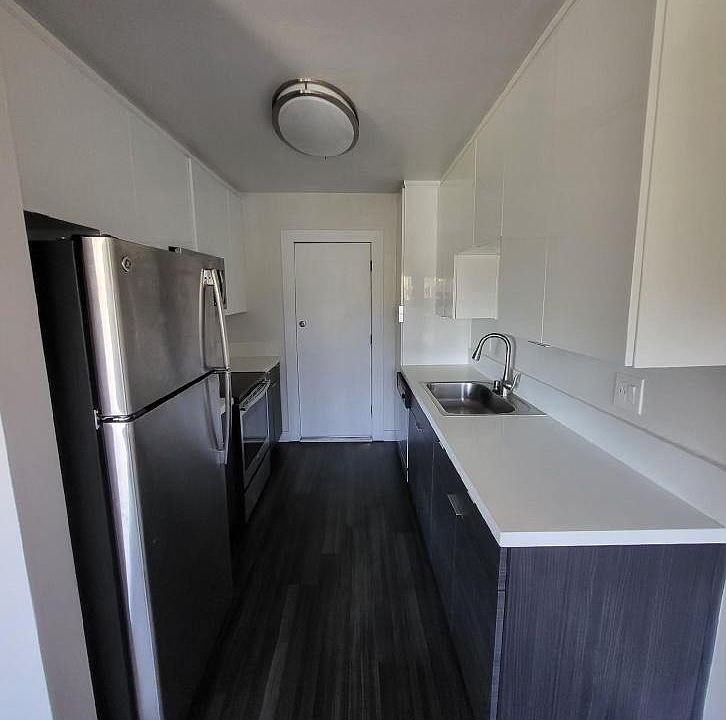 1st image of 4949 Tyrone Ave #5B