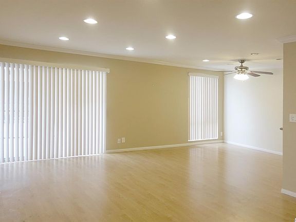 3rd image of 528 N Jackson St APT 209