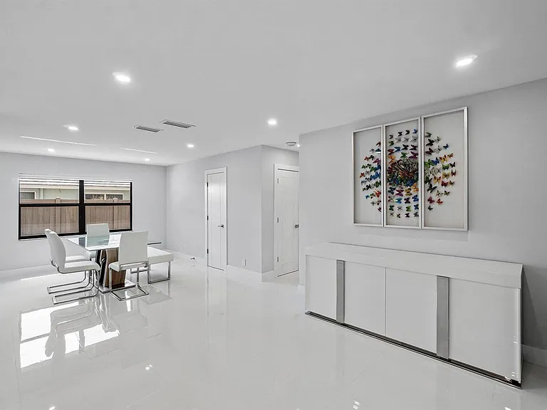 820 SW 16th St — Photo 17