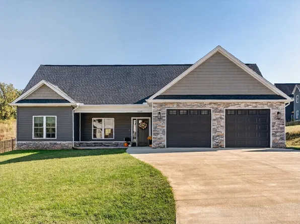 1608 Willow Oak Dr, Forest, VA 24551