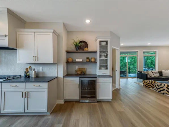 17795 Ellsworth Dr, Lakeville, MN 55044