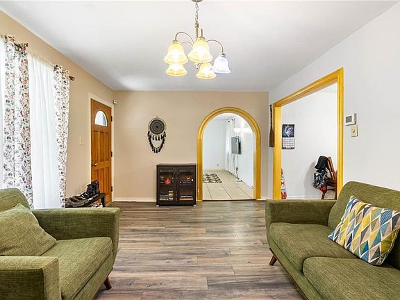 4th image of 626 Caddo St