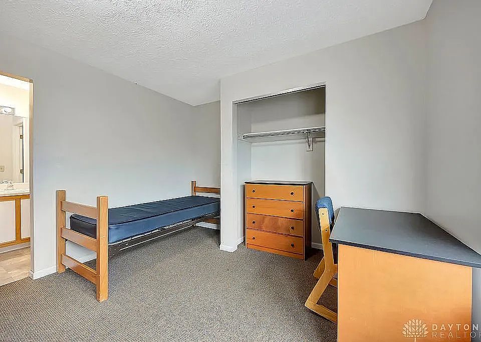 1st image of 978 Irving Ave #16