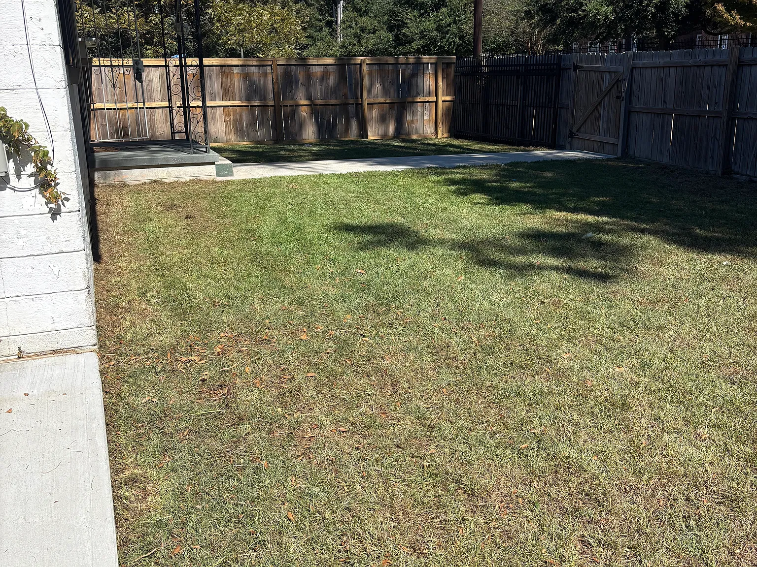 3 bed, 1400 sqft, $1,400 — Photo 2