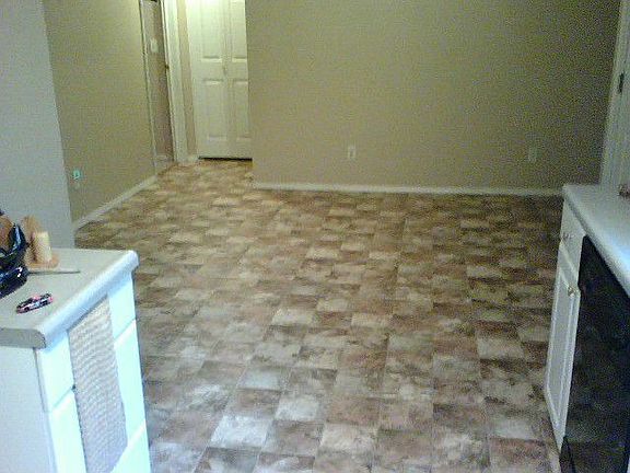 4th image of 530 Queen Ave SE