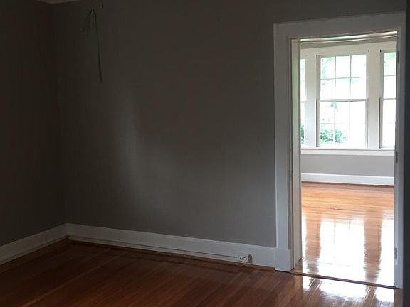 4th image of 1107 Claremont Ave Unit B