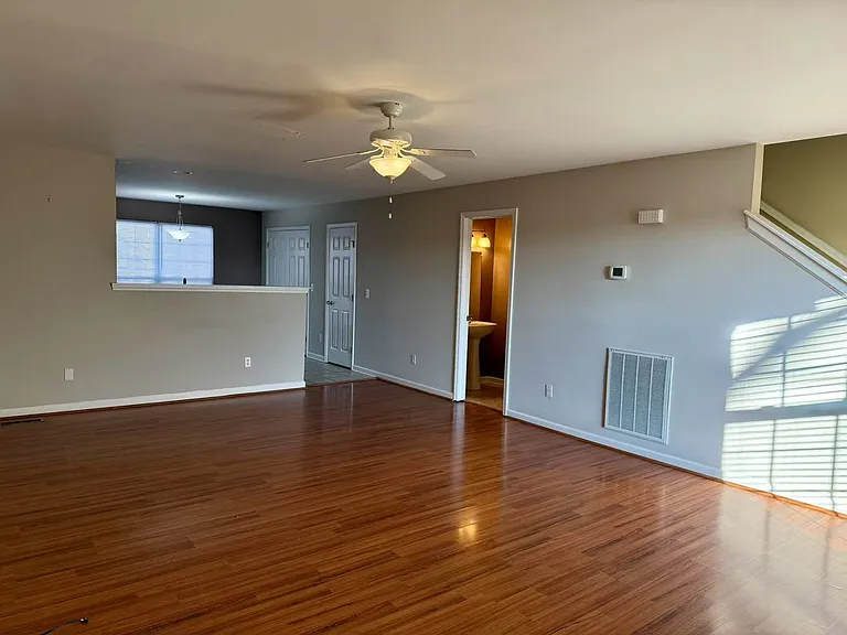 515 Cedarmont Dr — Photo 2