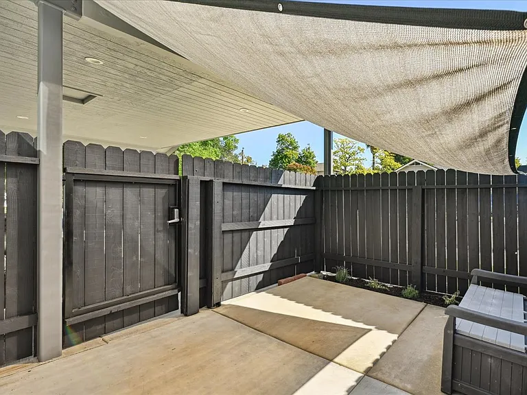 205 Grove St — Photo 38