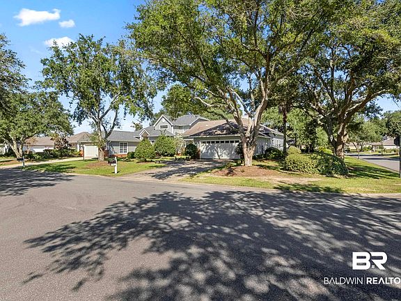 5th image of 631 Pinehurst Dr