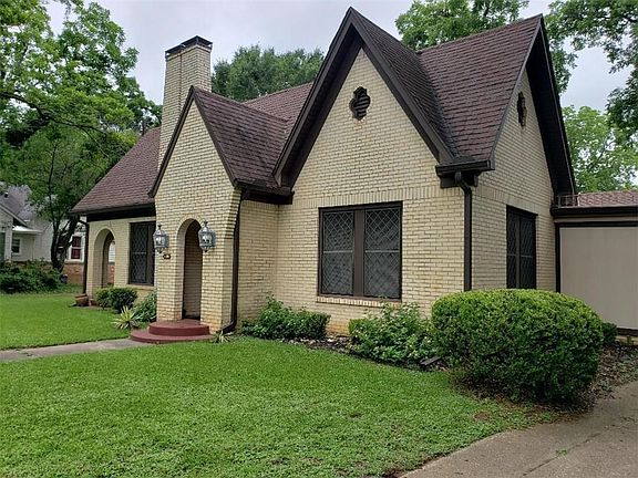 2nd image of 1100 E Houston Ave