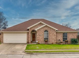 330 McMurtry Dr, Arlington, TX 76002