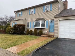 1 Linden Ave, Lynbrook, NY 11563