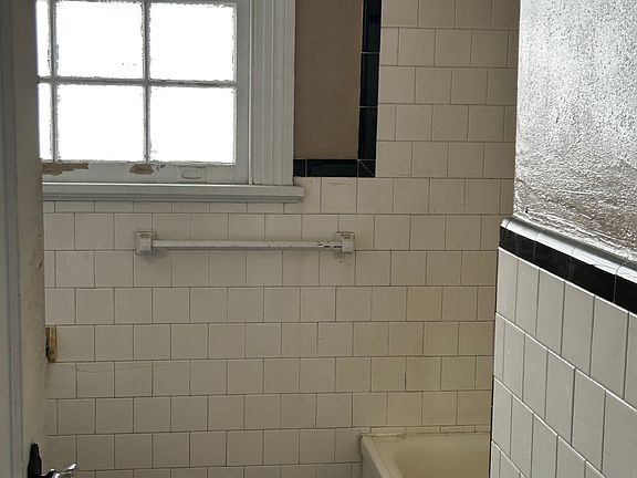 3rd image of 4669 Western St