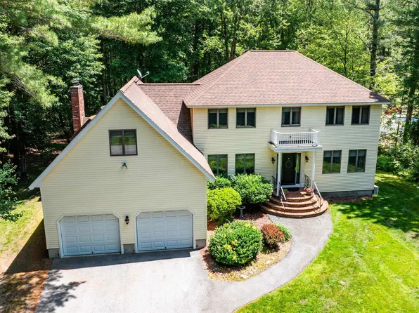 7 Golden Oaks Drive, Salem, NH 03079