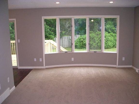 Large LR w/window bank