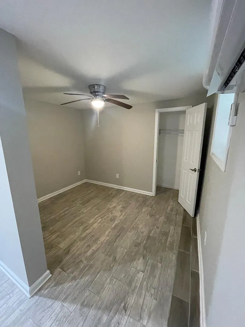 872 Vedado Way NE - Unit 8 — Photo 3