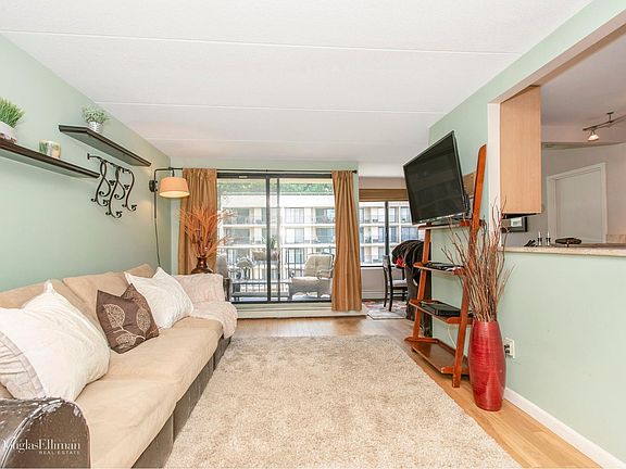 5th image of 1155 Warburton Ave APT 8G