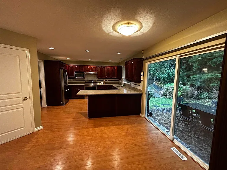 1605 Salal Cres — Photo 18