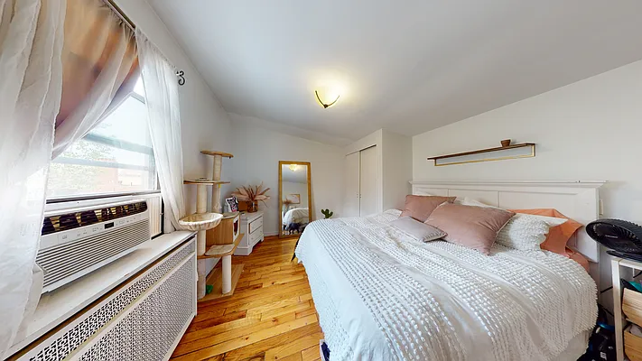 Rented by Bond New York | media 33