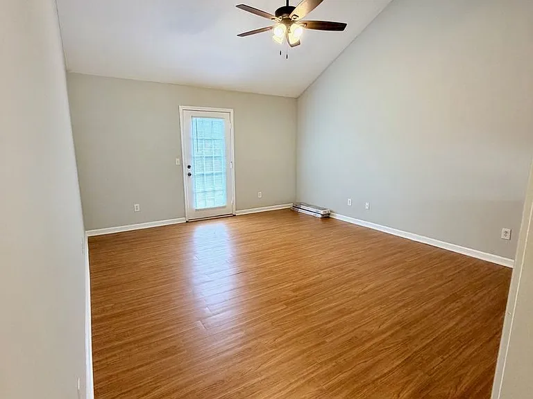 199 Padgett Ct — Photo 5