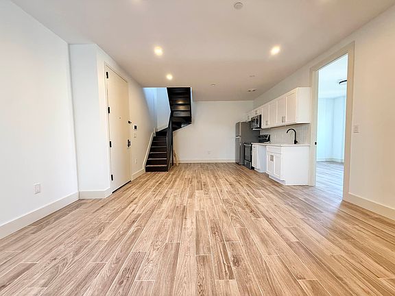 4th image of 452 E 26th St #4B