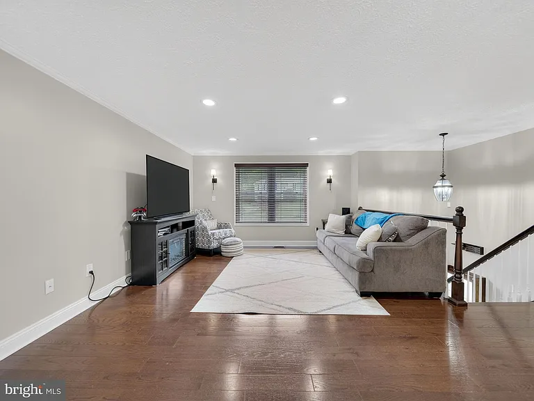 3806 Candlelight Ct — Photo 8