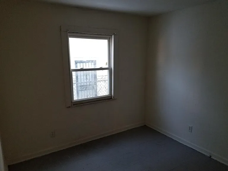 2090 Cleveland Ave — Photo 4