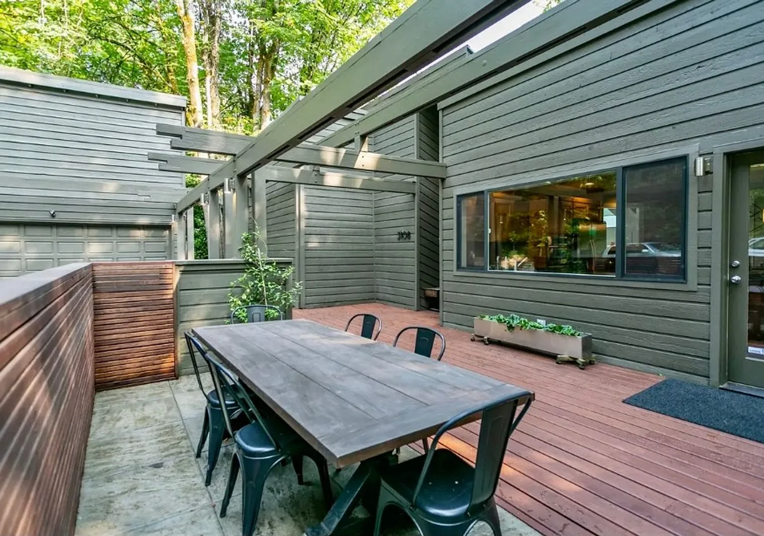Stunning Contemporary Architectural Gem Near NW 23rd in the Coveted West Hills Arlington Heights ... — Photo 4
