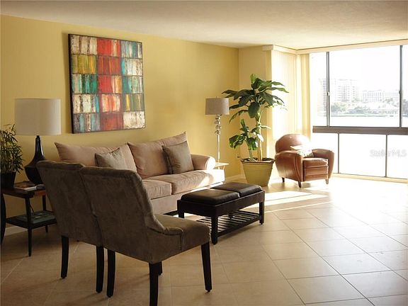 5th image of 644 Island Way APT 303