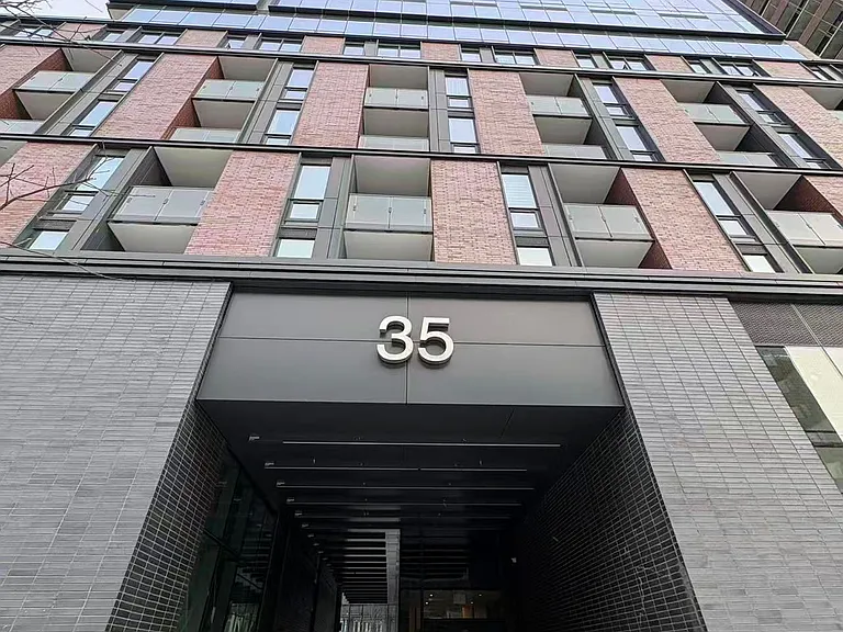 35 Parliament St #823 — Photo 3