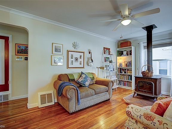 2nd image of 1703 Oakwood Ave