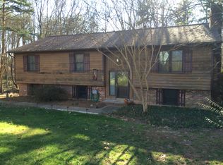 162 Hillcrest Ct, Pilot Mountain, NC 27041