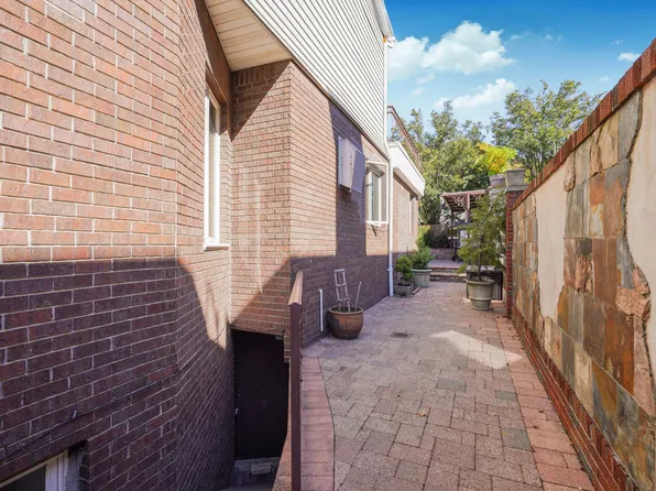 2233 East 72nd Street image 35 of 38