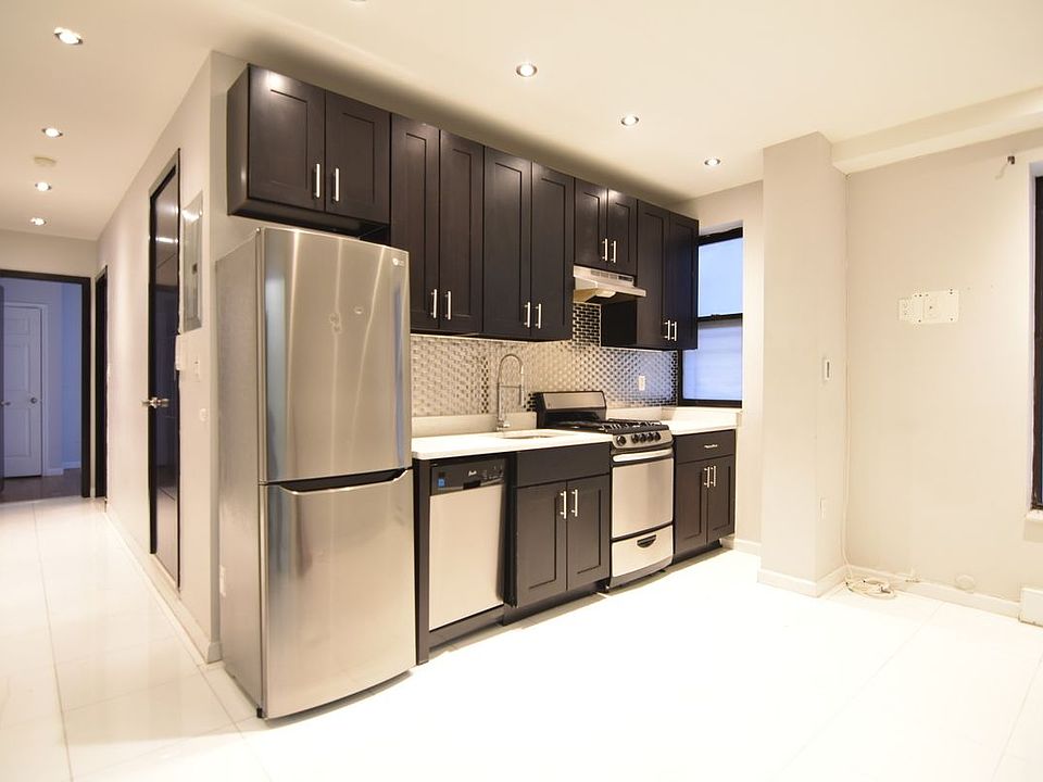 1st image of 320 Manhattan Ave #31A