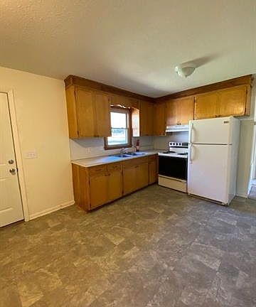 3rd image of 2106 32nd St NE