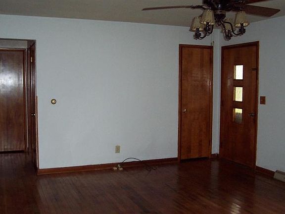 3rd image of 322 Mills Ave