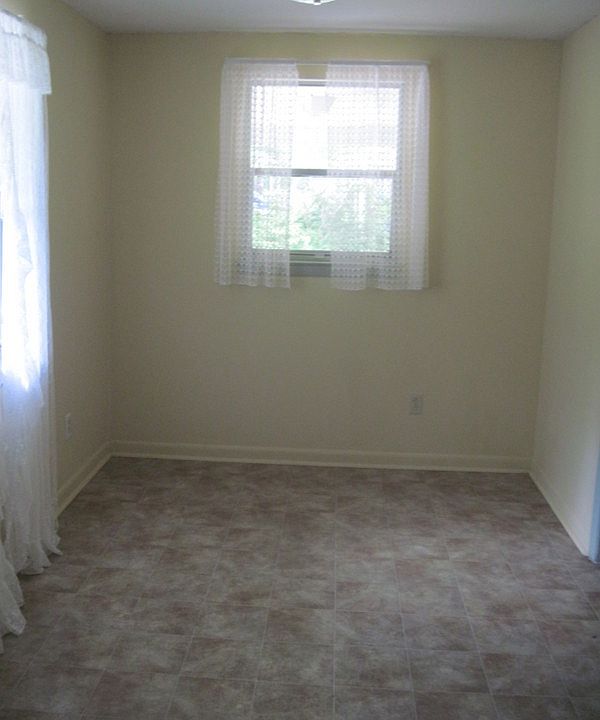 1st image of 207 Marquette St