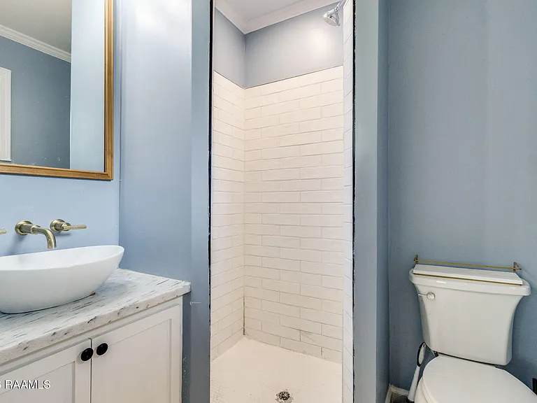 213 Lynn Dr — Photo 11