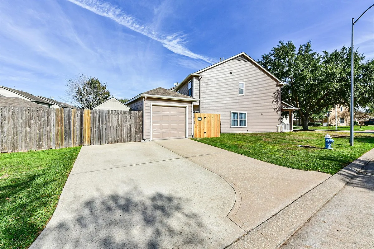 Building Photo - 6203 Gillian Park Dr