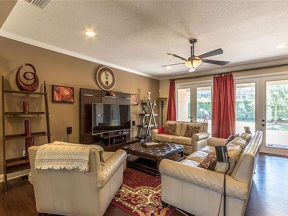 2nd image of 1121 Harmony Ln