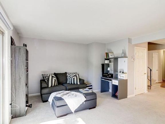 3rd image of 21 Gentry Ct