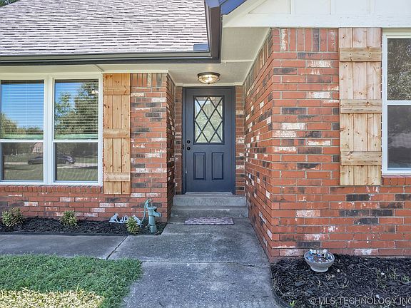 4th image of 11940 Laurel Ln