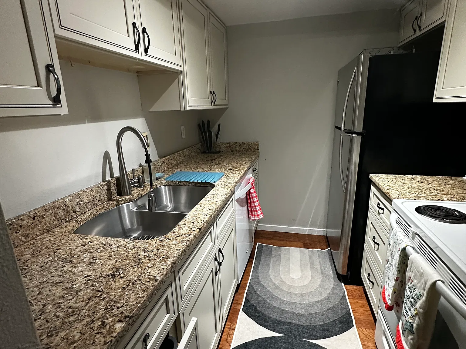 3 bed, 1353 sqft, $2,600 — Photo 4