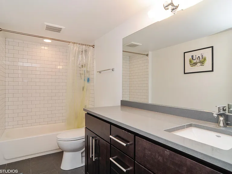 1641 N Paulina St #1R — Photo 6
