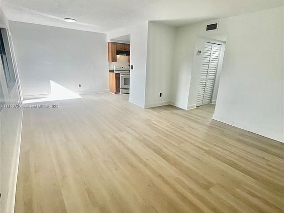 3rd image of 1530 NE 136th St #18