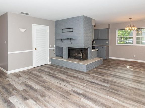 2nd image of 2620 W Wellington Dr