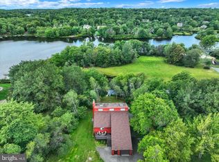 255 Cedar Dr, Long Pond, PA