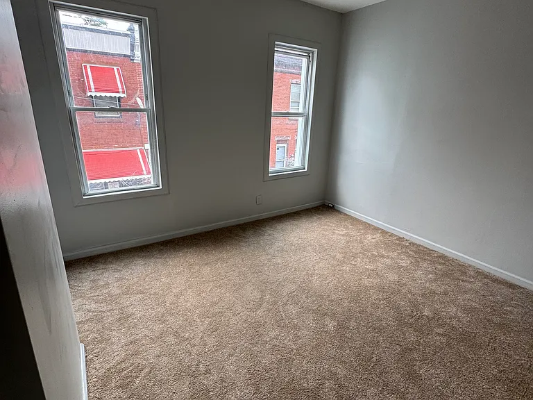 2740 N Darien St — Photo 5