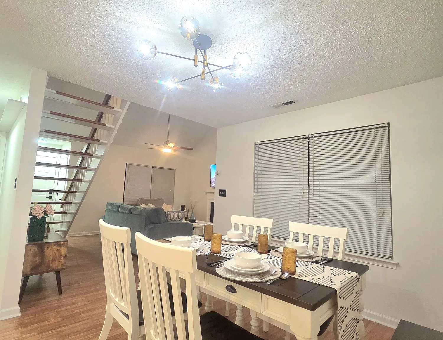 2 bed, 1210 sqft, $2,300 — Photo 3