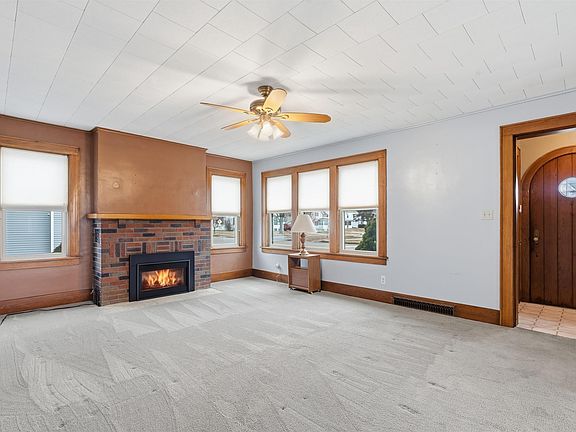 3rd image of 312 N Franklin St